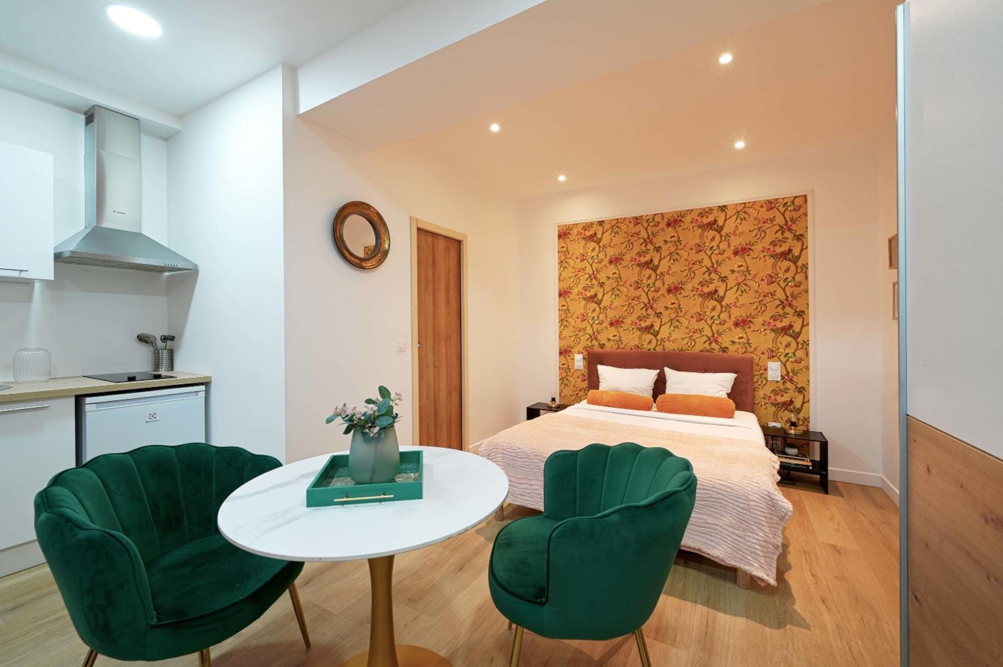 Modern Renovated Studio With A Touch Of Gilded Glamour Central Paris Lejlighed Eksteriør billede